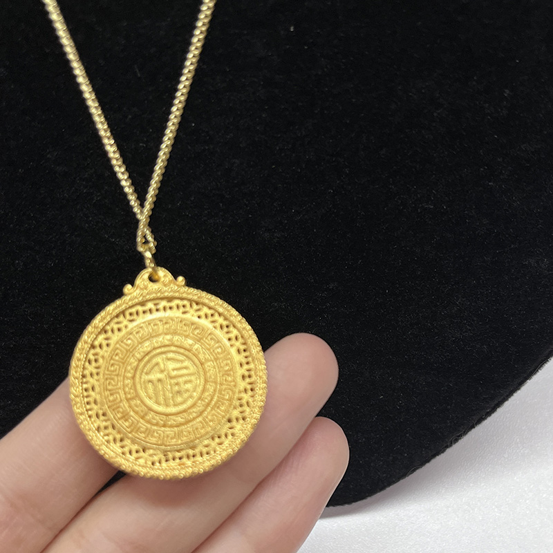Or 24K-Placé Lucky Three-Pendentif de richesse de crapaud à pattes avec un caractère complexe en filigrane et en FU pour la prospérité et la fortune