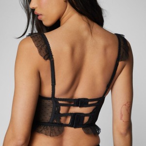 Sexy et ultra-corset mince-Lingerie de style avec structure de poisson. Il\\Lingerie en dentelle avec un beau design arrière. Il fait que de gros seins apparaissent plus petits, empêchent l\'effondrement et fournissent un soulèvement....