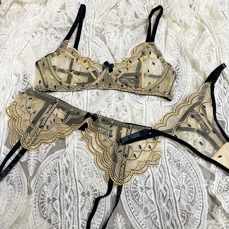 Ins européens et américains - Style Lingerie sexy. Ultra - mince plus - Taille de la lingerie érotique en dentelle. L'ensemble de soutien-gorge qui fait que de gros seins apparaissent plus petits et empêche l'agitation (trois - set).Wlv255price:$159.99