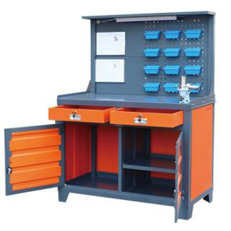 Lampe  -armoire à outils de style