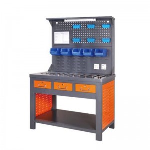 Collition avec bande d\'éclairage et panneau