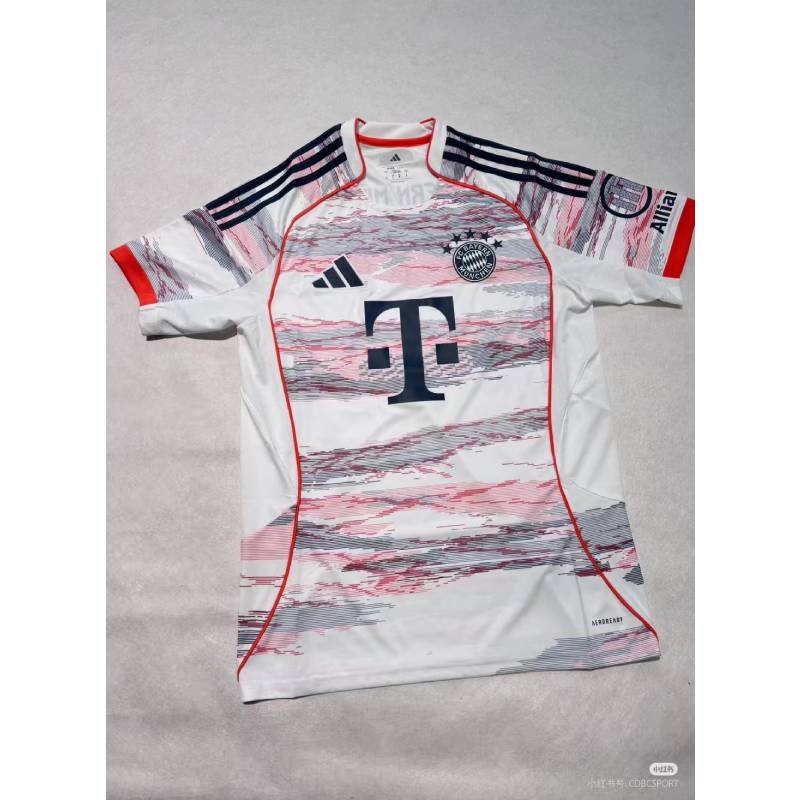 25/26 maillots du Bayern à l'extérieur dans lanouvelle saison de