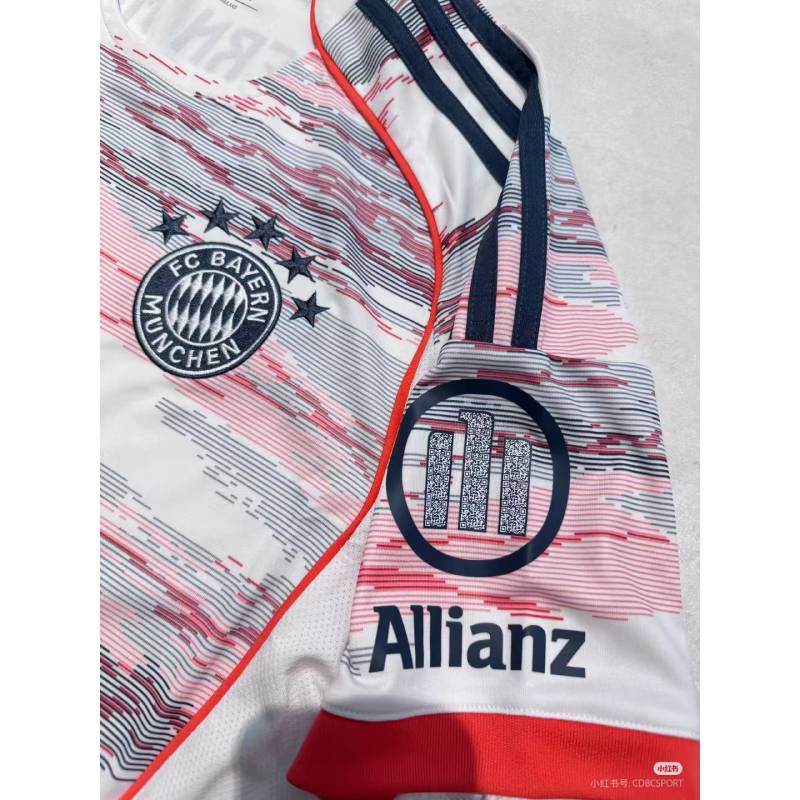 25/26 maillots du Bayern à l'extérieur dans lanouvelle saison de