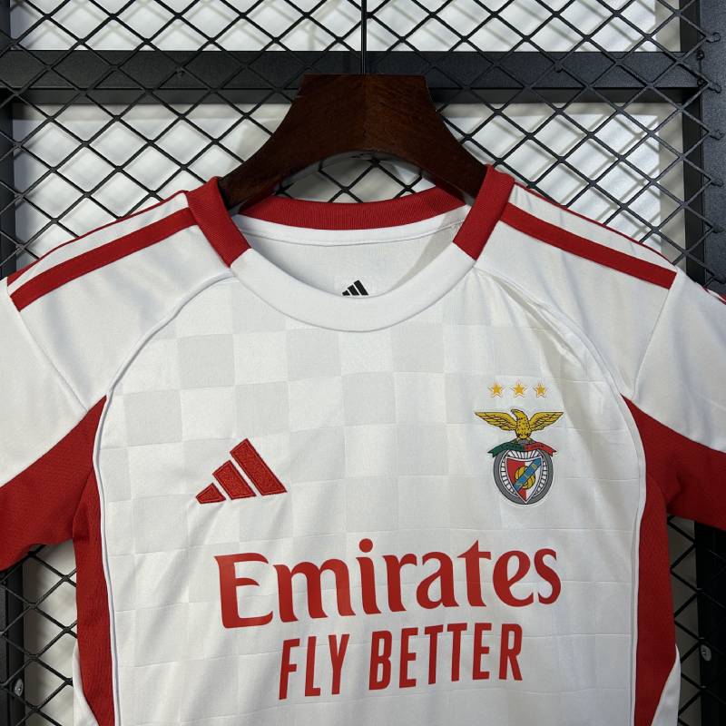 25/26 enfants Benfica TROISIÈME Taille du jeu: 16-28