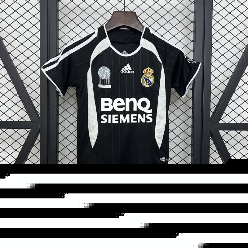 Kids Real Madrid 06/07 Taille à l'extérieur: 16-28