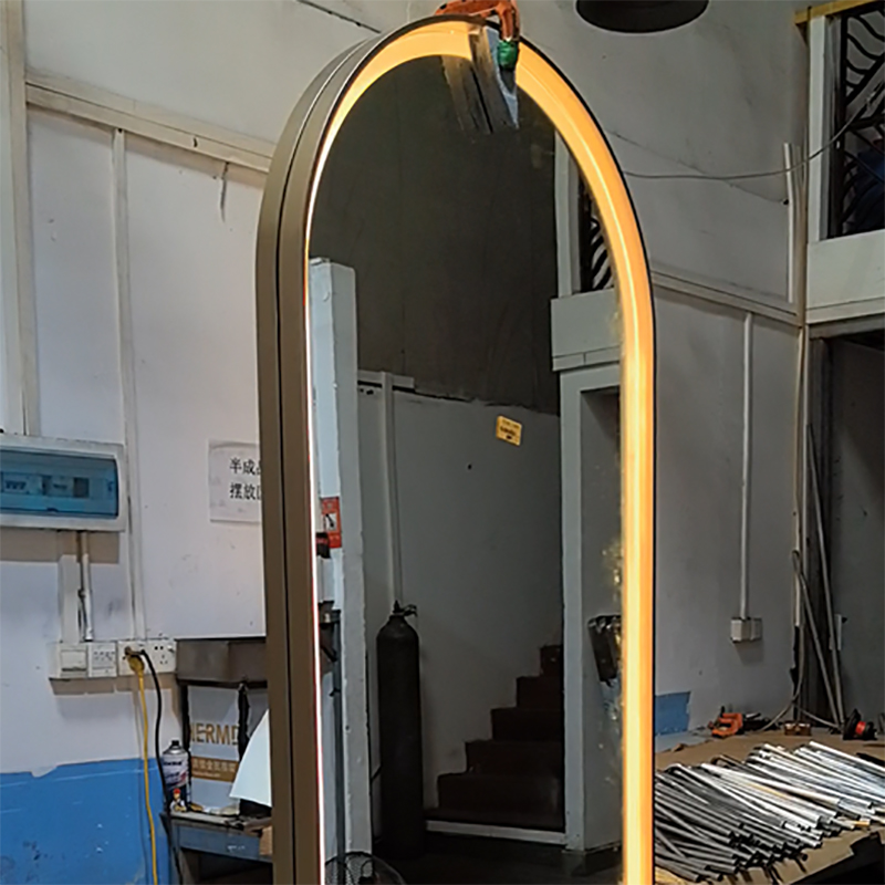 Lampe intégrée en acier inoxydable Zotye et miroir intelligent en acier inoxydable électrodable personnalisable