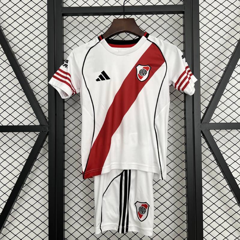 25/26 Kids River Plate Home Taille: 16-28