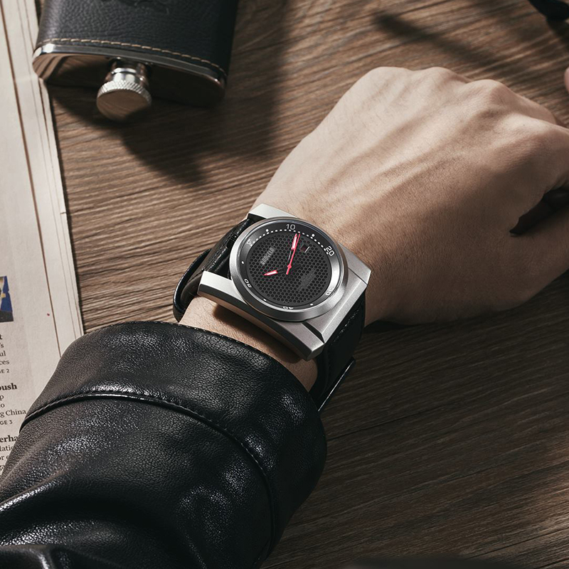 1656155825.jpg RM6775G本色黑面皮带-佩戴2 (4).jpg