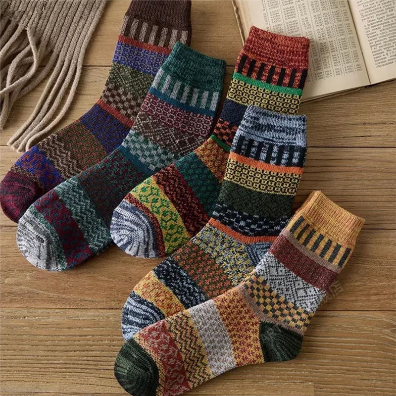 1676946126.jpg Unisex thick crew winter woolen socks outdoor hiking cushion terry socks merinos wool Acrylic fashion socks.jpg